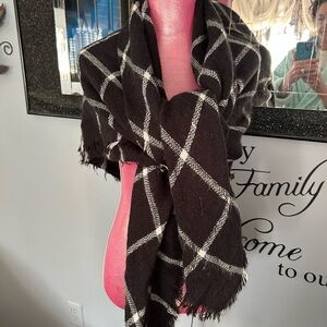 Elegant Black and White Plaid Scarf
